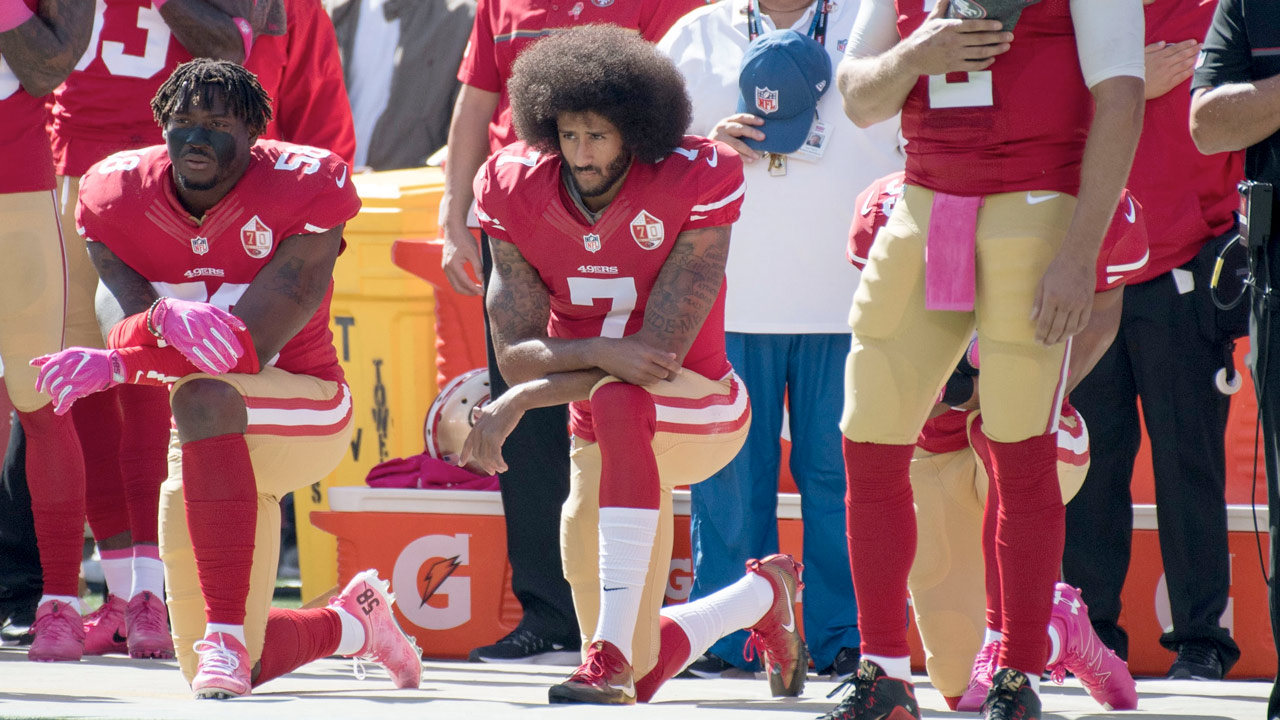 Colin Kaepernick (7) kneels before an NFL game in 2016